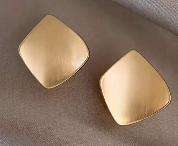 Boucles d'oreilles carré mat