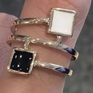Bague blanc et noir