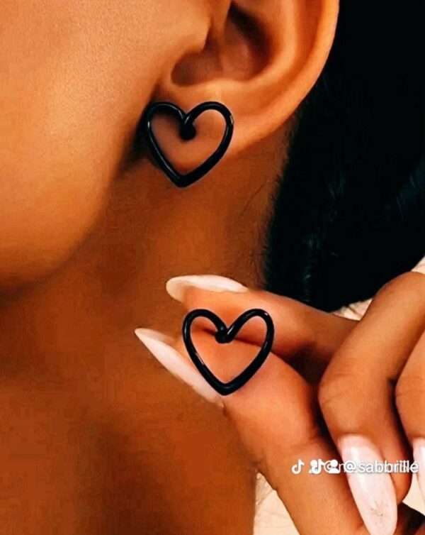 Boucles d'oreilles clou cœur contour