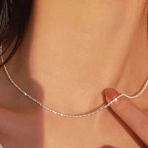 Collier fin brillant