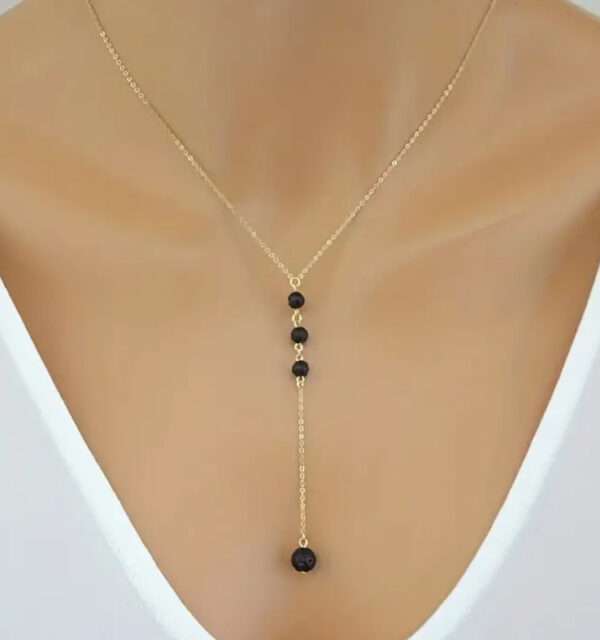 Collier plongeant boule noire