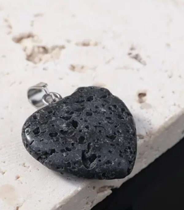 Collier coeur lave
