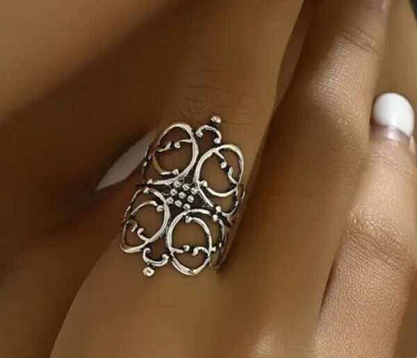 Bague ajourée géométrie