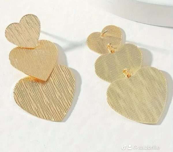 Boucle d'oreilles triple coeur strié