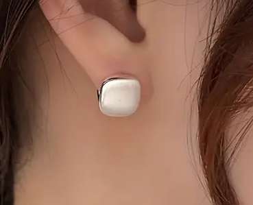 Boucles d'oreilles metal brossé carré
